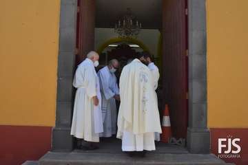 Solemne función religiosa en el templo de Lomo Magullo en honor de la Virgen de las Nieves/Francisco Javier Santana.